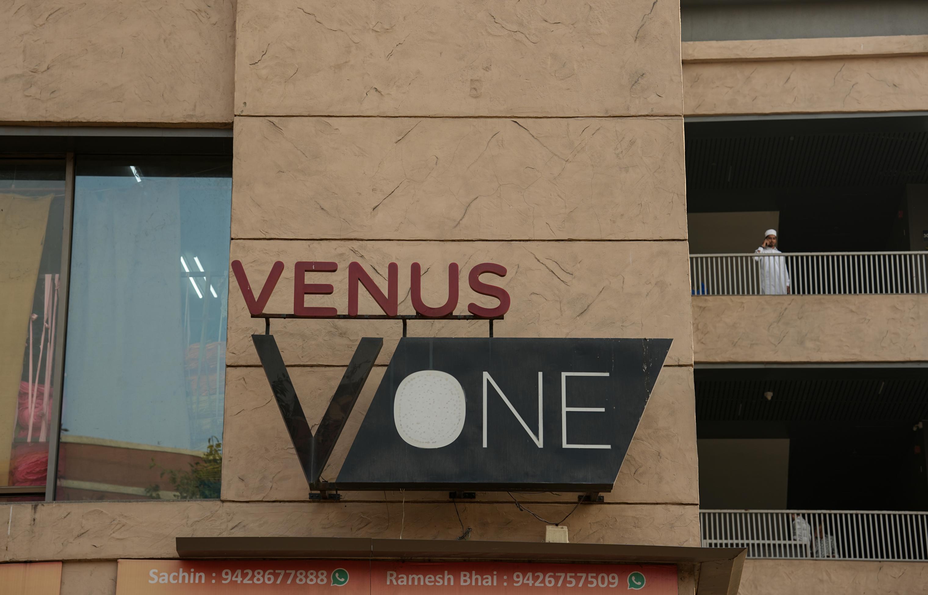 V One photo 5