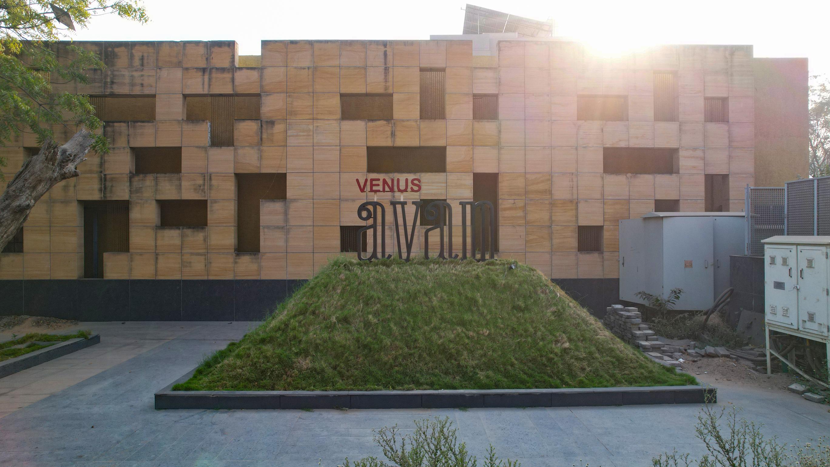 Venus Avan photo 2